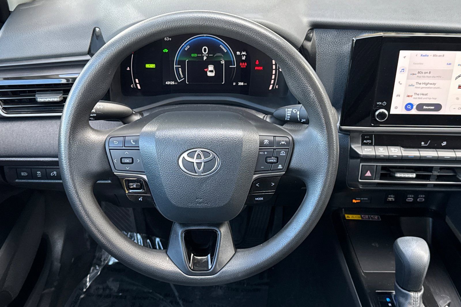 Used 2025 Toyota Camry LE image 16