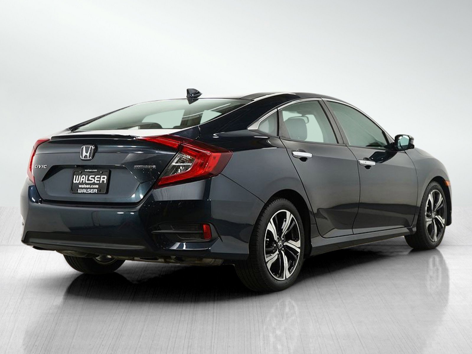 Used 2016 Honda Civic Touring image 5