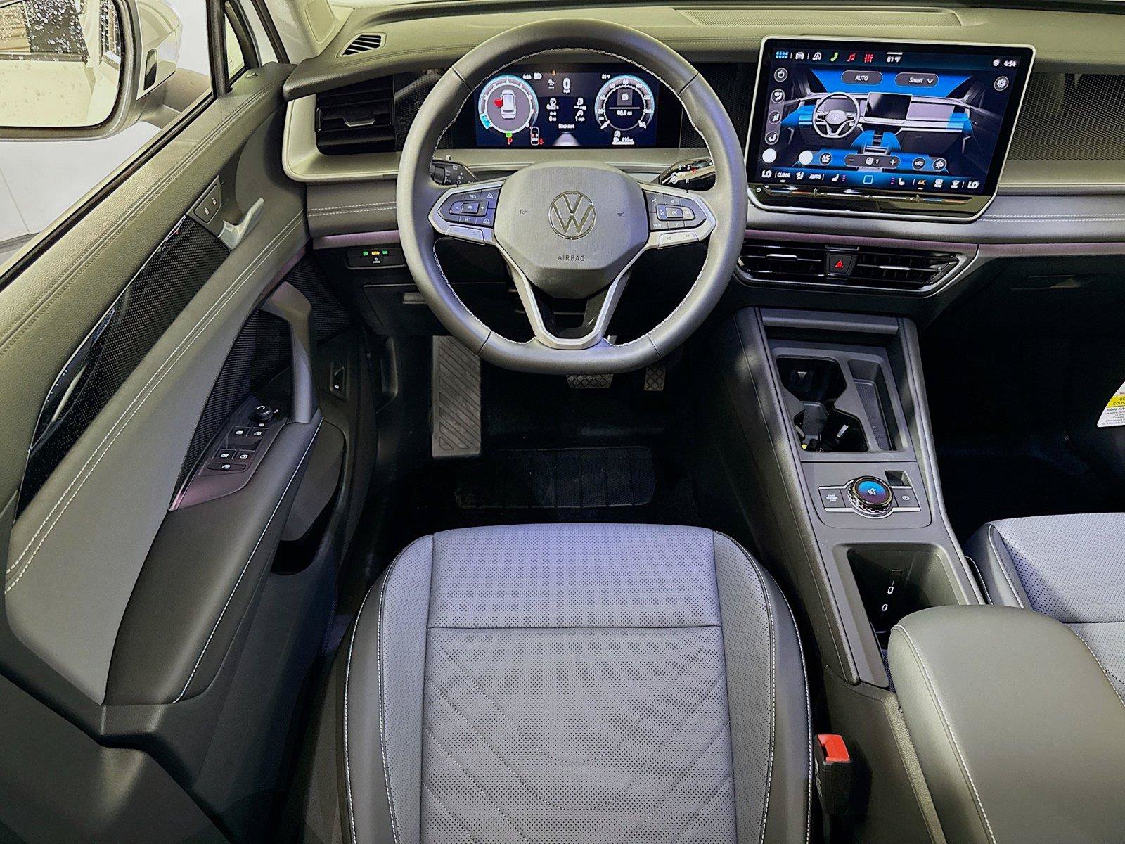 New 2026 Volkswagen Tiguan SE FWD image 14