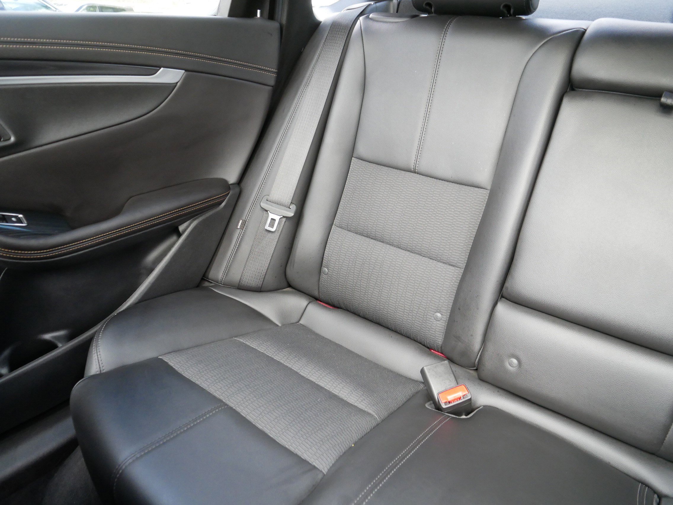 Used 2017 Chevrolet Impala LT w/ Convenience Package FWD image 12