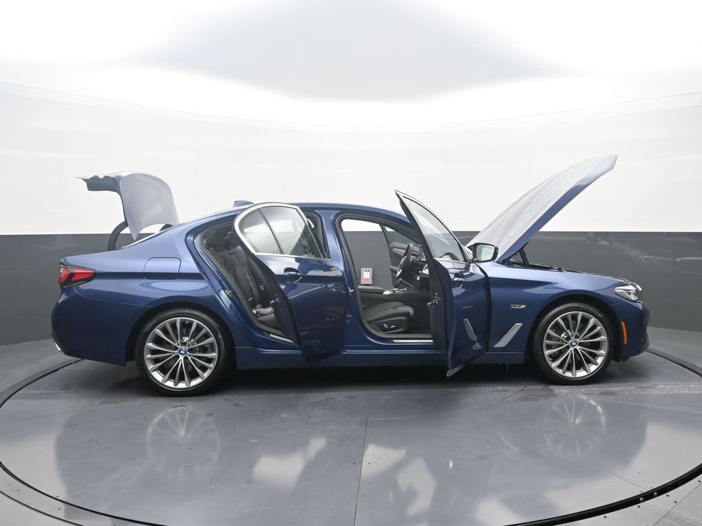 Used 2023 BMW 530e xDrive w/ Premium Package image 45