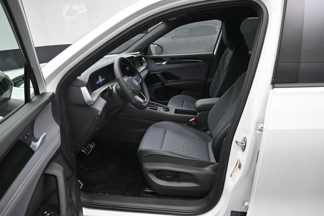 New 2026 Volkswagen Tiguan SE R-Line AWD/4WD image 9