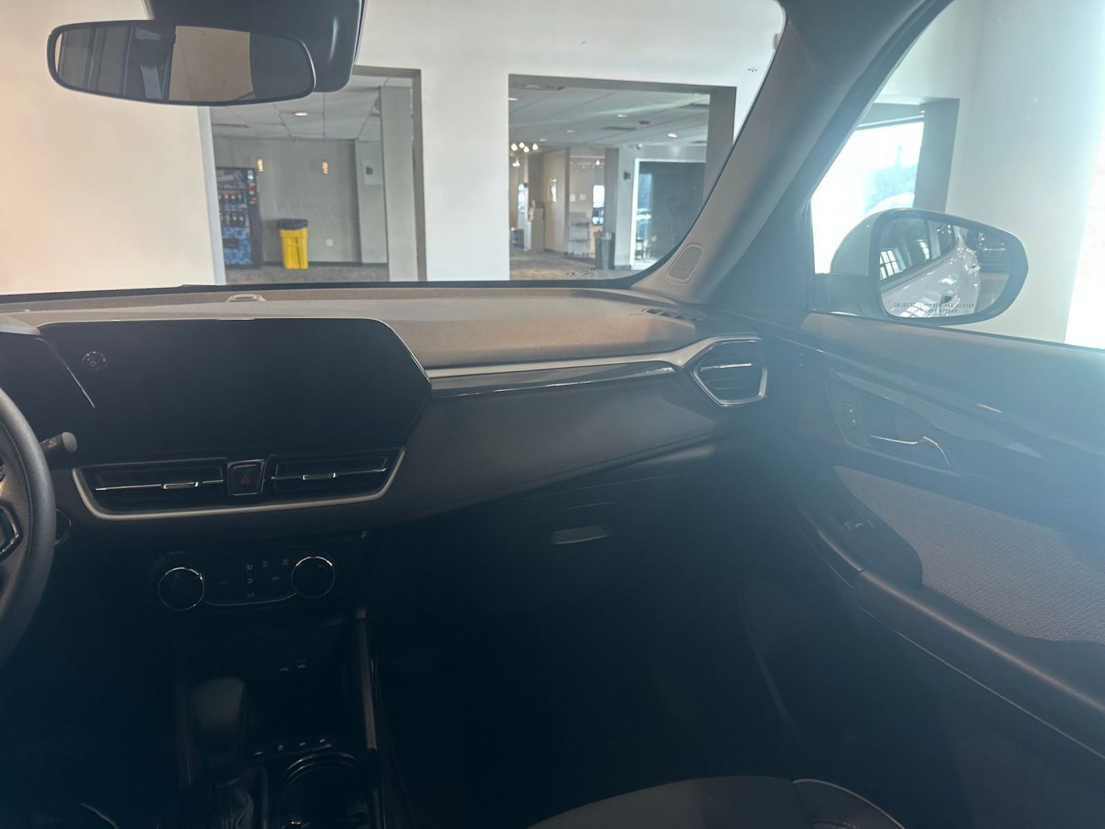 Used 2025 Chevrolet TrailBlazer LT image 35