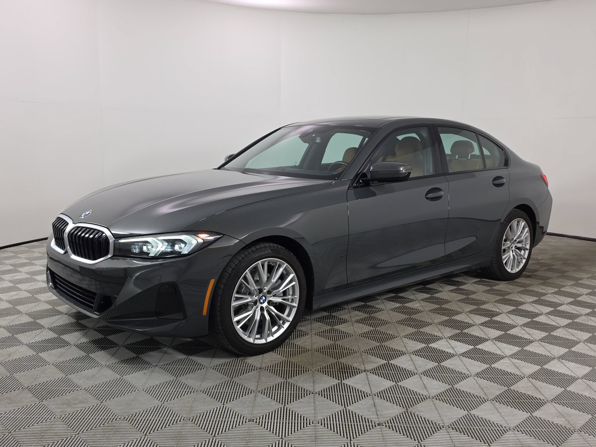 Used 2023 BMW 330i Sedan w/ Driving Assistance Package RWD image 3