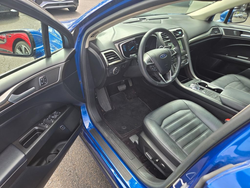 Used 2017 Ford Fusion Energi SE FWD image 19