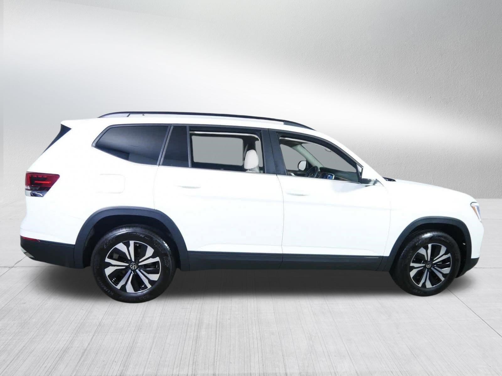 Used 2025 Volkswagen Atlas SE AWD/4WD image 8