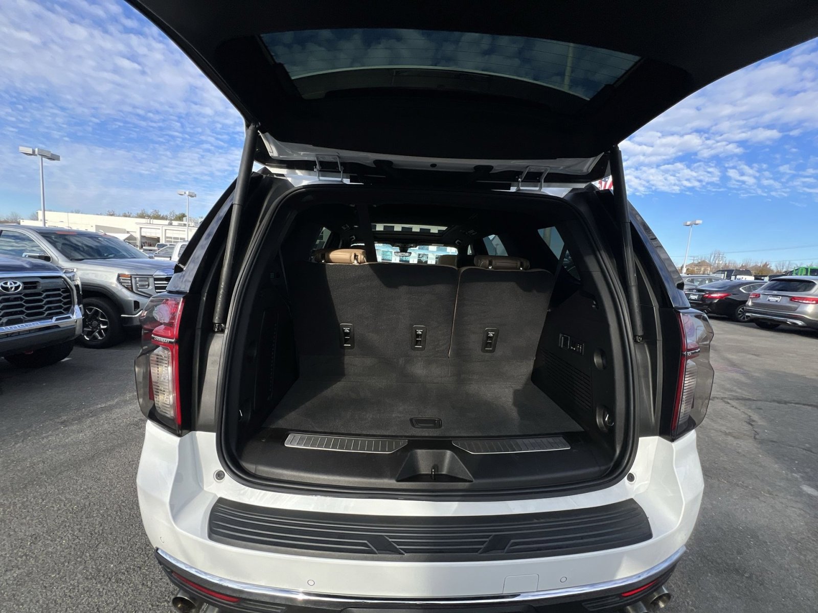 Used 2021 Chevrolet Tahoe Premier w/ Premium Package image 27