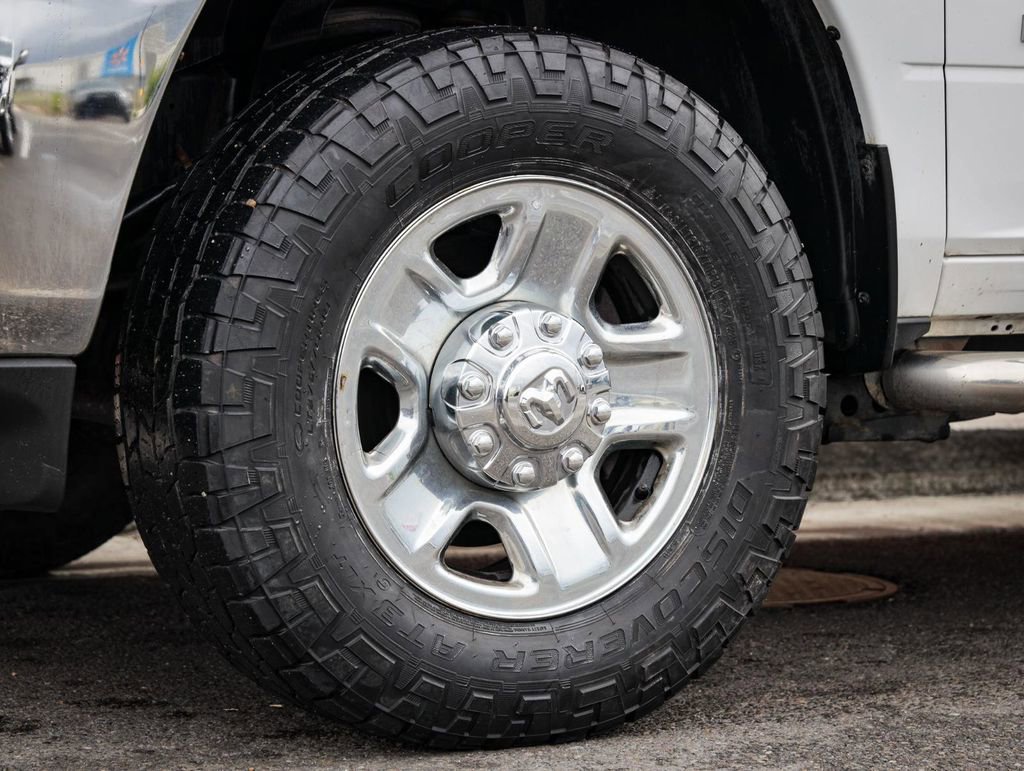 Used 2022 RAM 2500 Tradesman w/ Chrome Appearance Group AWD/4WD image 11