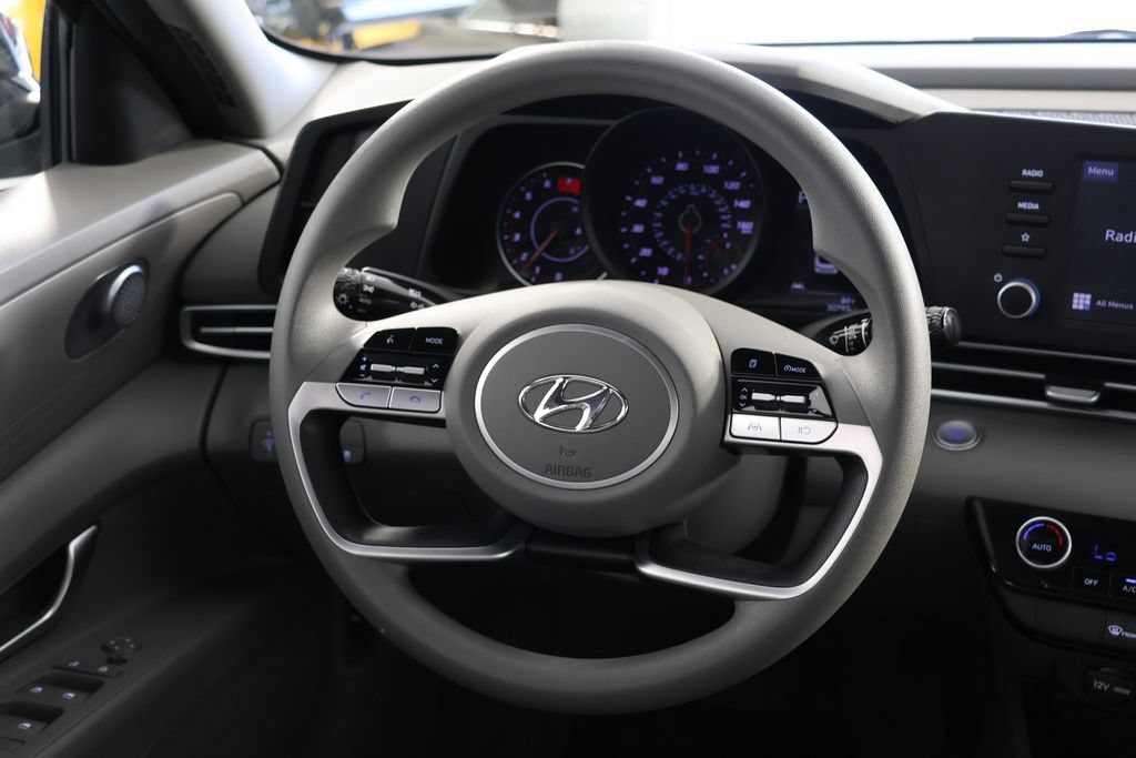 Used 2023 Hyundai Elantra SEL w/ Preferred Accessory Package FWD image 10
