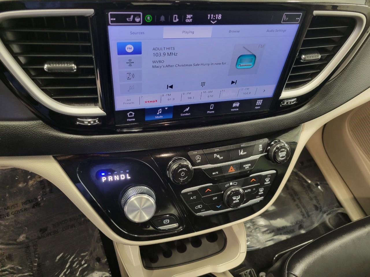 Used 2024 Chrysler Pacifica Touring-L image 8