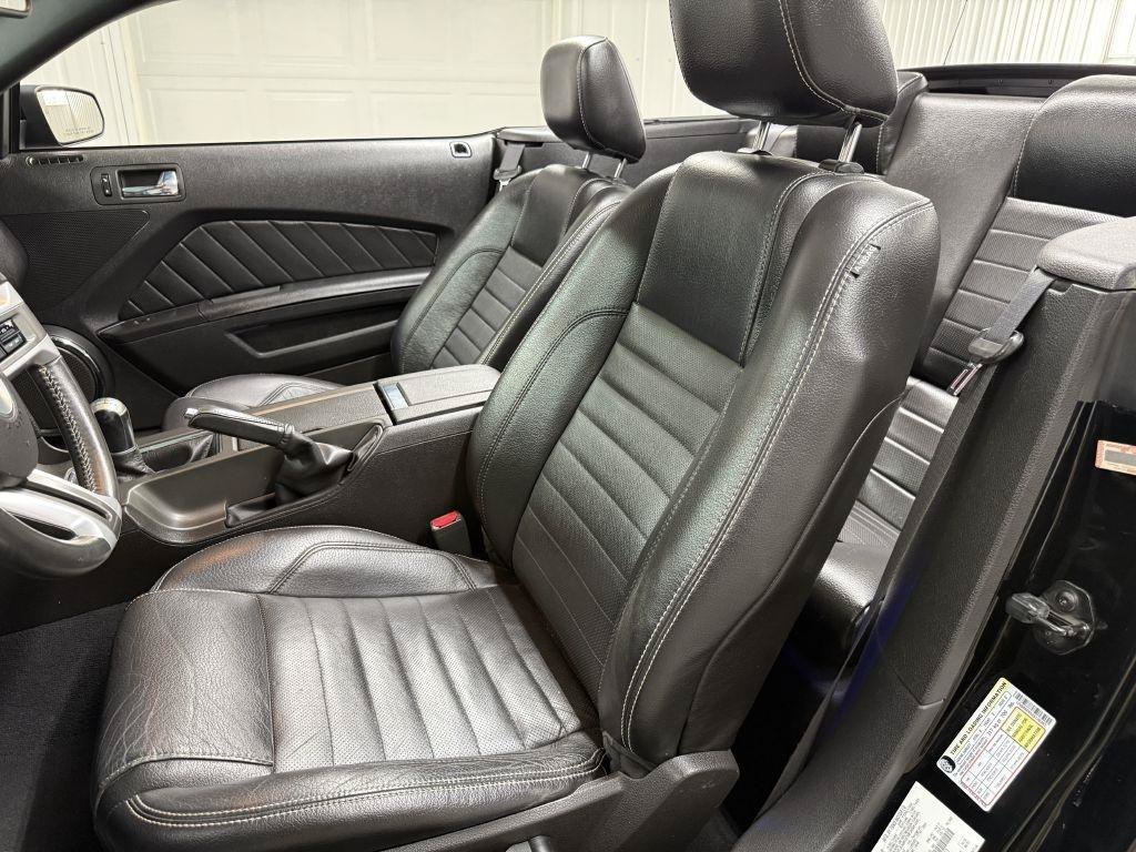 Used 2010 Ford Mustang GT RWD image 17