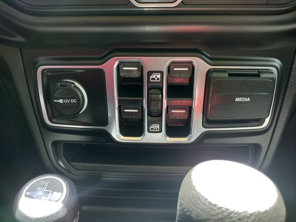 Used 2022 Jeep Wrangler Unlimited Sport AWD/4WD image 5