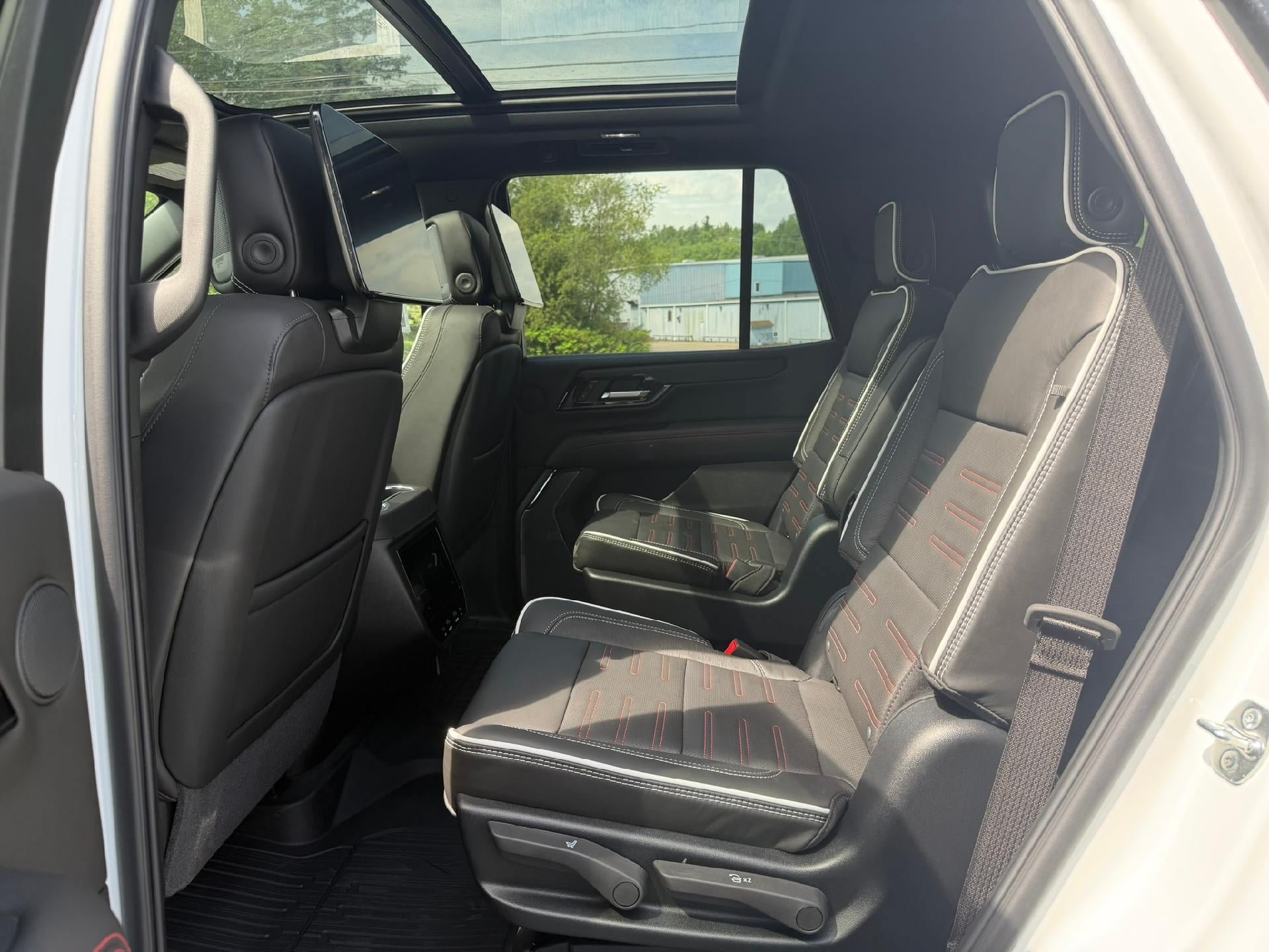 New 2026 GMC Yukon AT4 Ultimate w/ LPO, Floor Liner Package AWD/4WD image 53