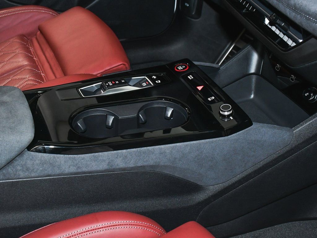 Used 2025 Audi S6 e-tron Prestige w/ 21" Black Optic Package image 72