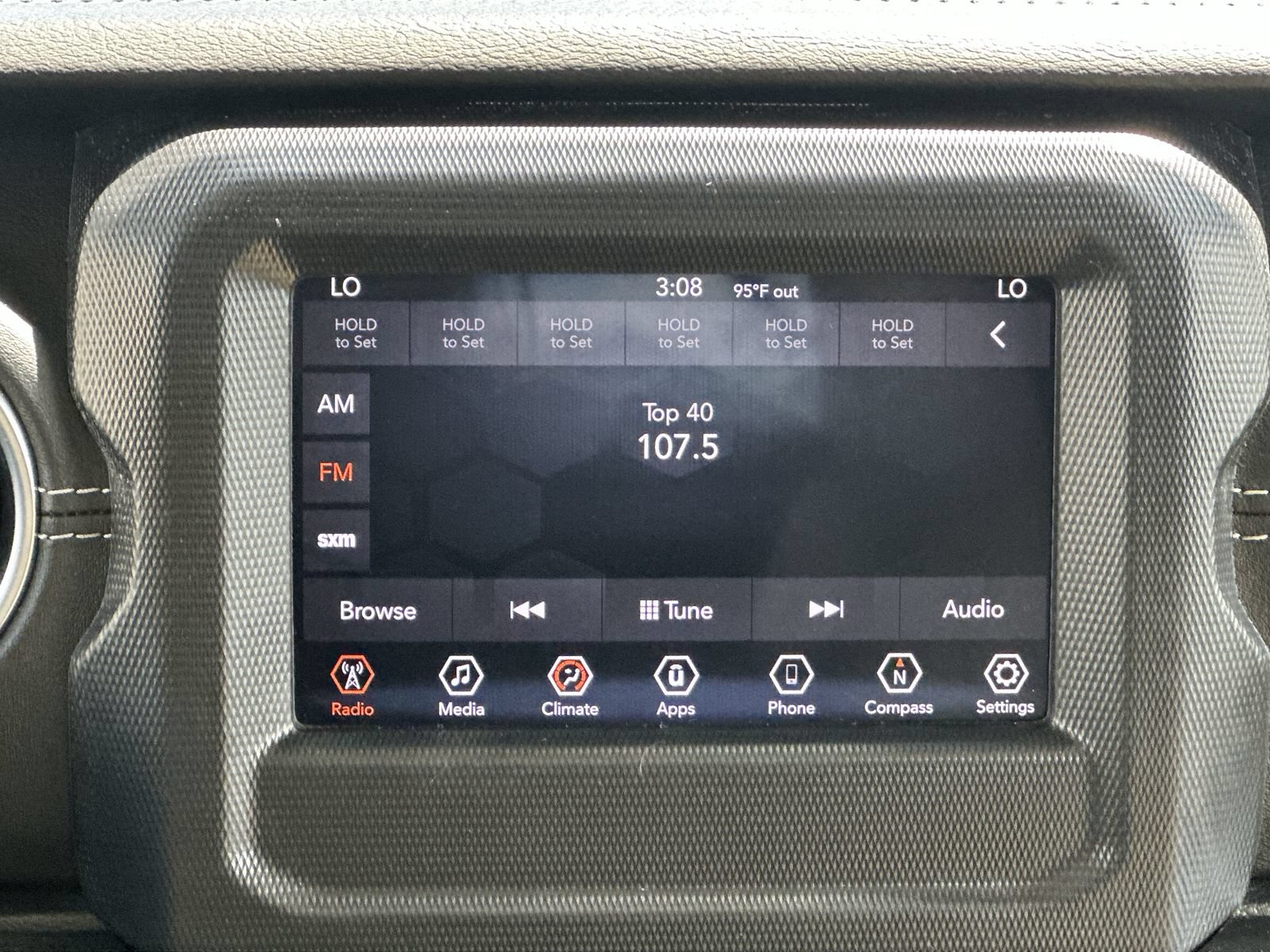 Used 2018 Jeep Wrangler Unlimited Sahara w/ Safety Group AWD/4WD image 26