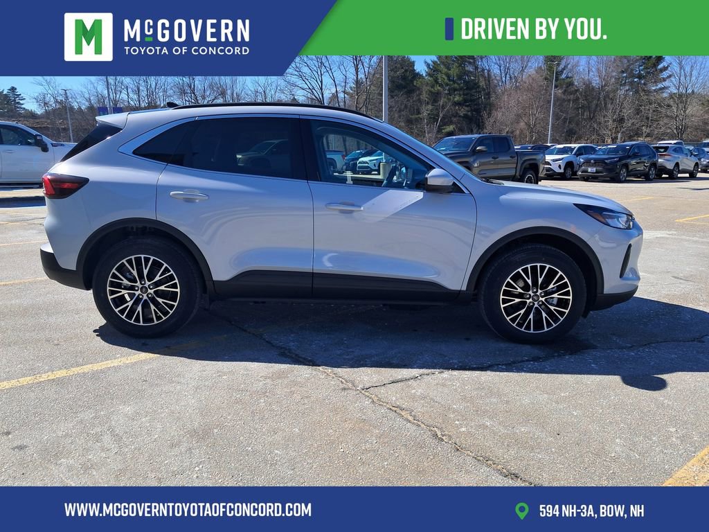 Used 2025 Ford Escape SE image 7