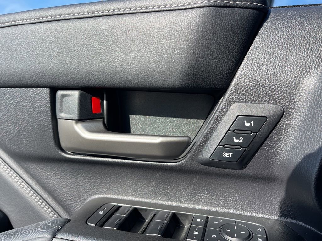 Used 2025 Toyota 4Runner Limited AWD/4WD image 18