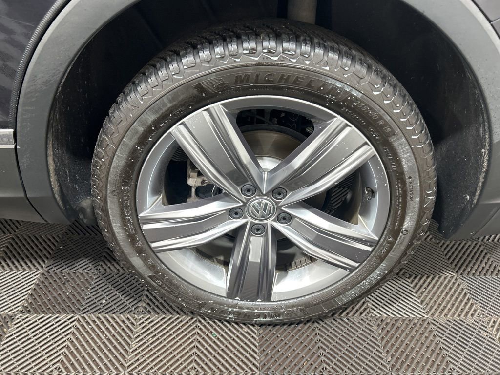 Used 2019 Volkswagen Tiguan SEL Premium w/ 3rd Row Seat Package image 31