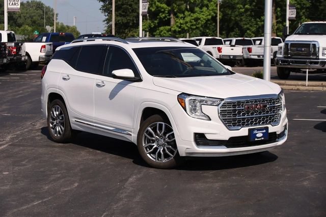 Used 2024 GMC Terrain Denali w/ Denali Premium Package AWD/4WD image 2