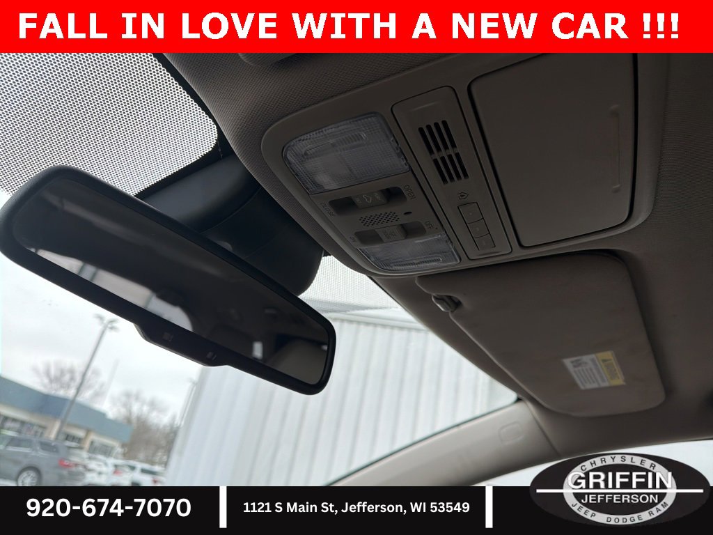 Used 2015 Honda Odyssey Touring Elite image 31