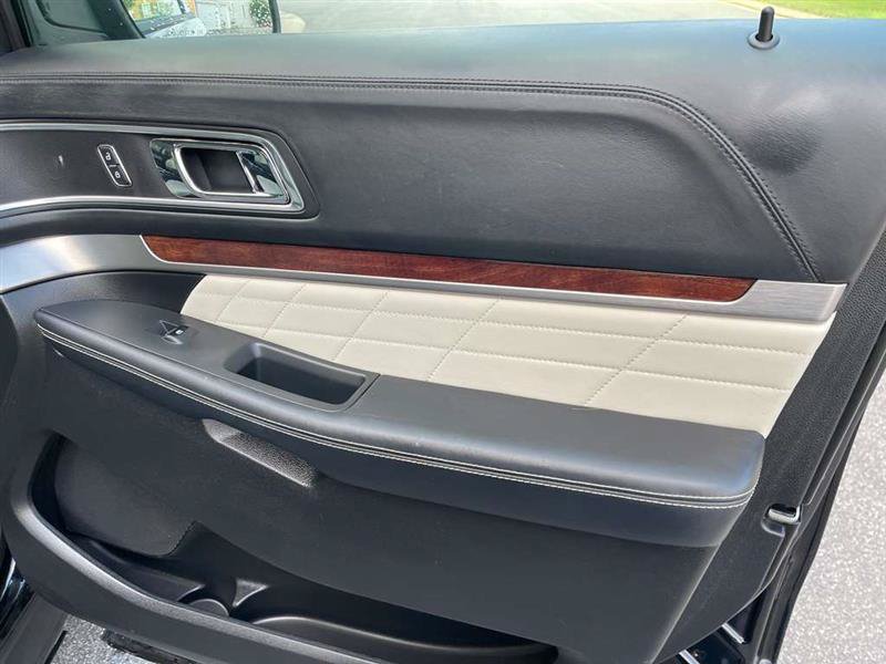 Used 2017 Ford Explorer Platinum AWD/4WD image 98