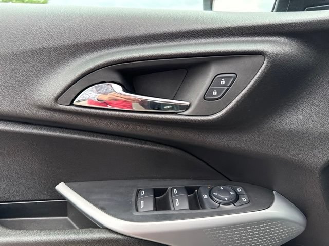 Used 2025 Chevrolet Trax LS w/ LS Convenience Package FWD image 16