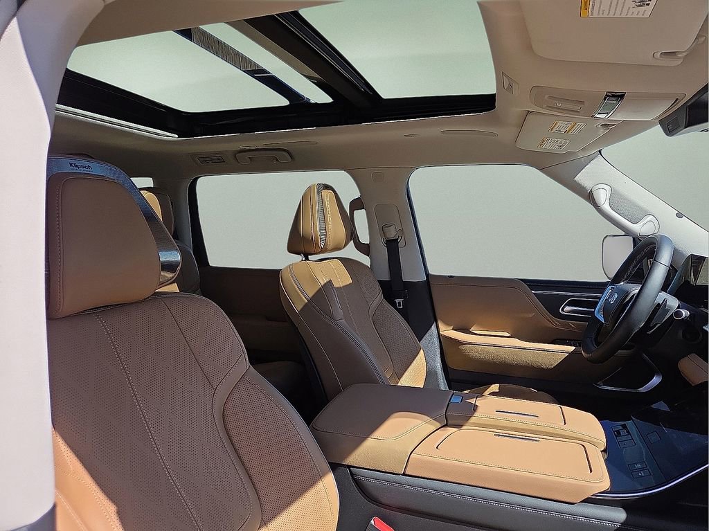 Used 2025 INFINITI QX80 Sensory image 12