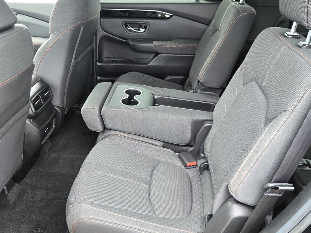 Certified 2025 Honda Pilot Sport image 12