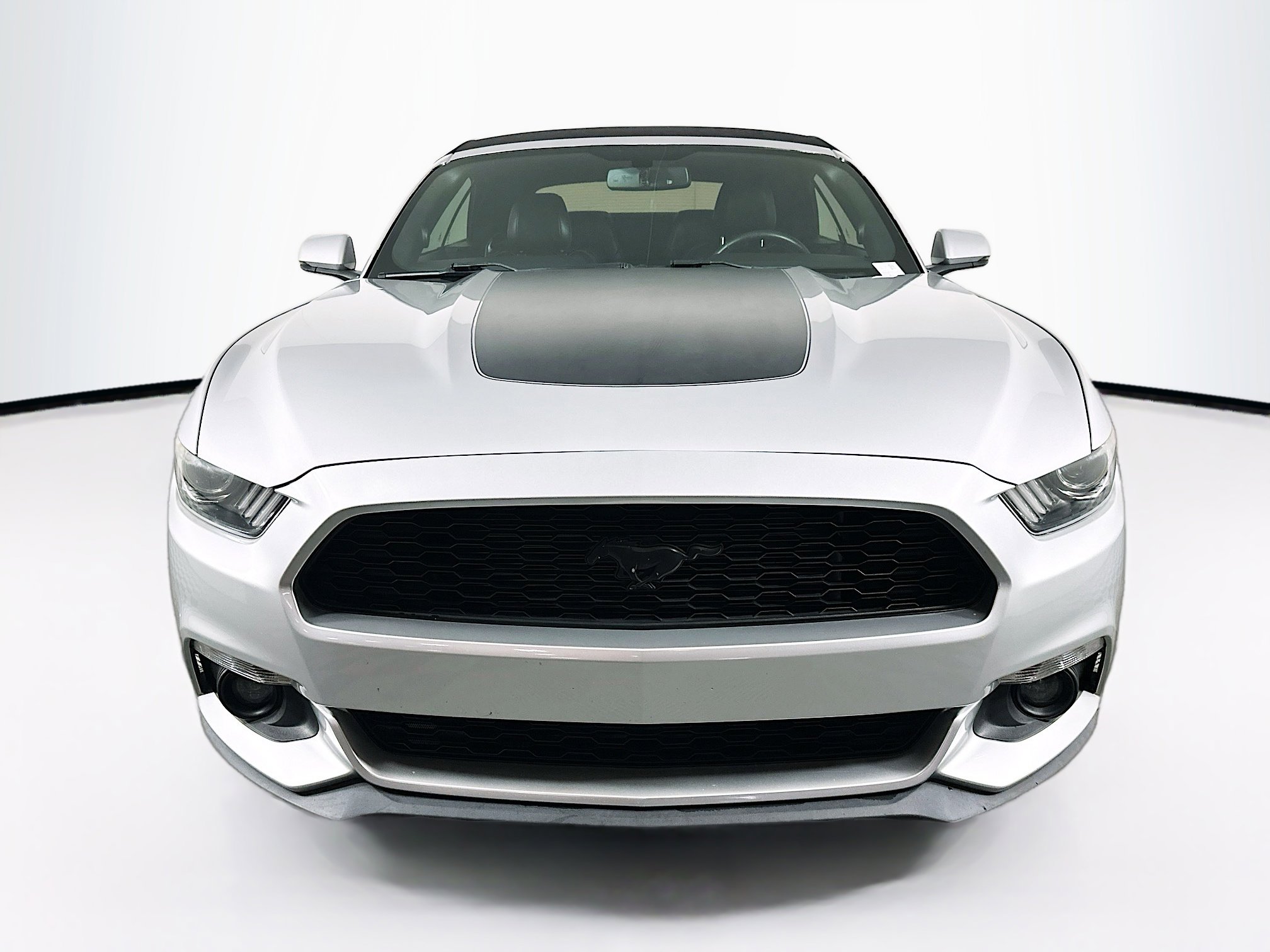 Used 2016 Ford Mustang Premium image 2