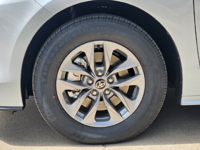 New 2026 Toyota Sienna XLE AWD/4WD image 9