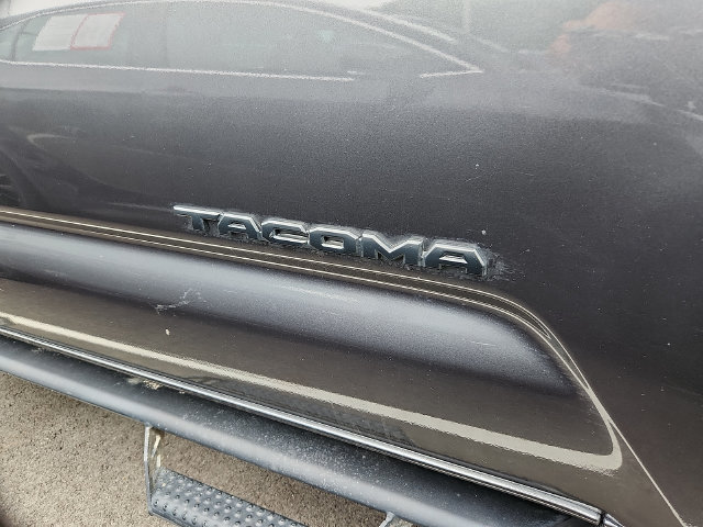 Used 2019 Toyota Tacoma TRD Sport AWD/4WD image 3