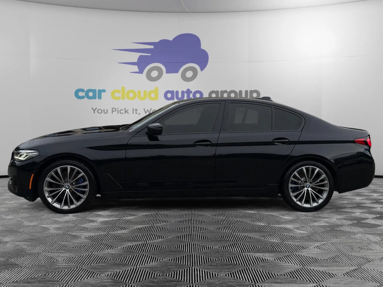 Used 2022 BMW 530i xDrive w/ Convenience Package AWD/4WD image 2