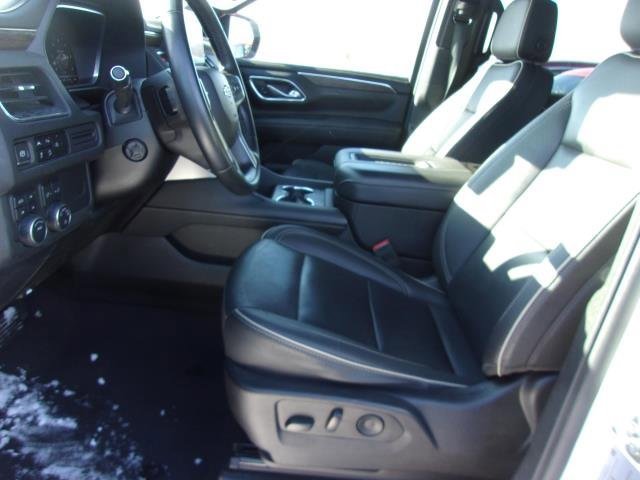 Used 2023 Chevrolet Suburban Premier image 3