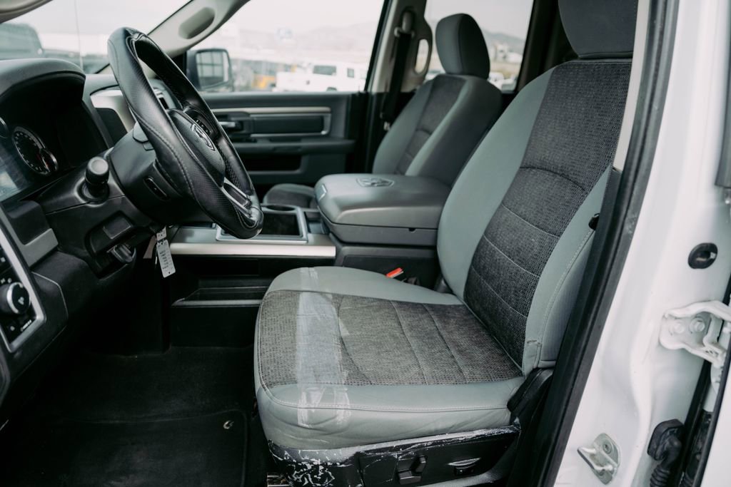 Used 2014 RAM 1500 Classic SLT w/ Luxury Group image 16