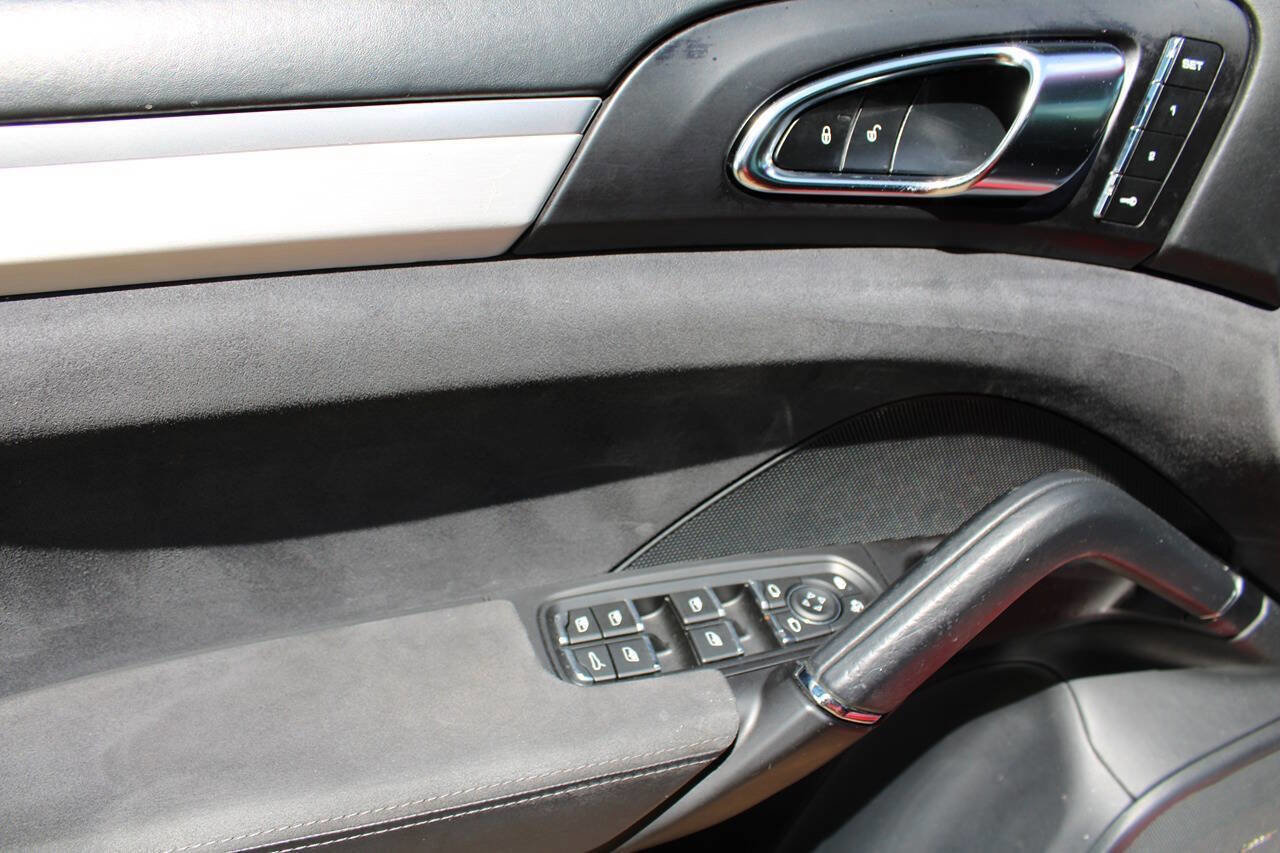 Used 2016 Porsche Cayenne GTS AWD/4WD image 15