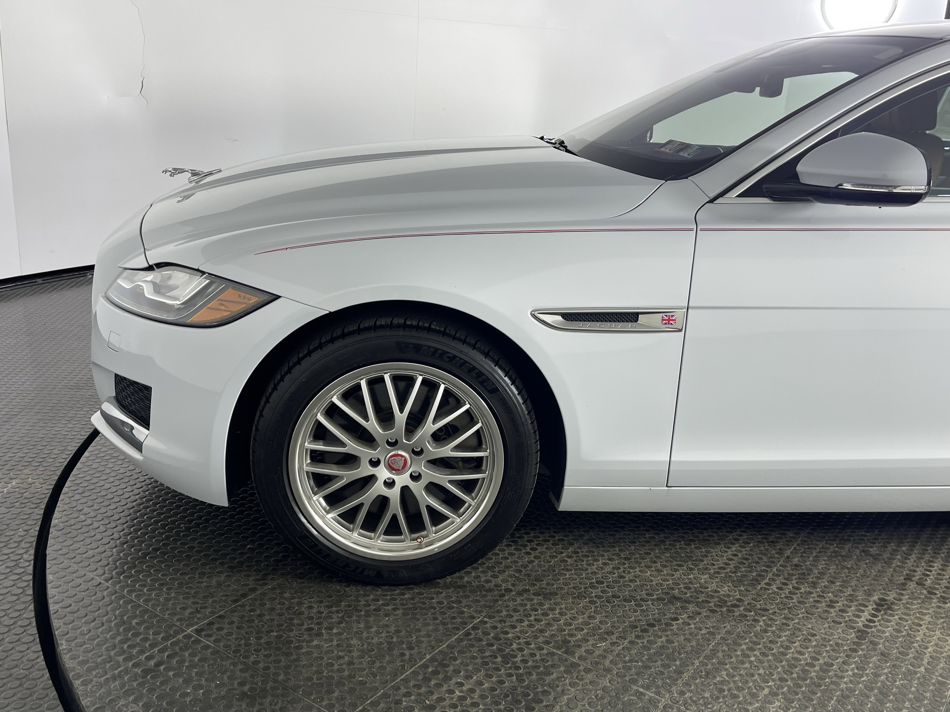 Used 2018 Jaguar XF Portfolio image 4