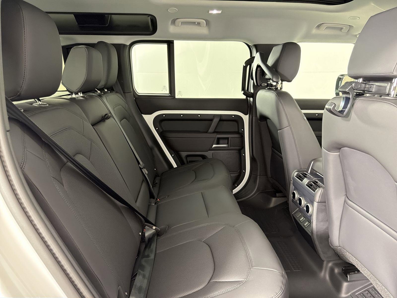 New 2026 Land Rover Defender 110 S image 31