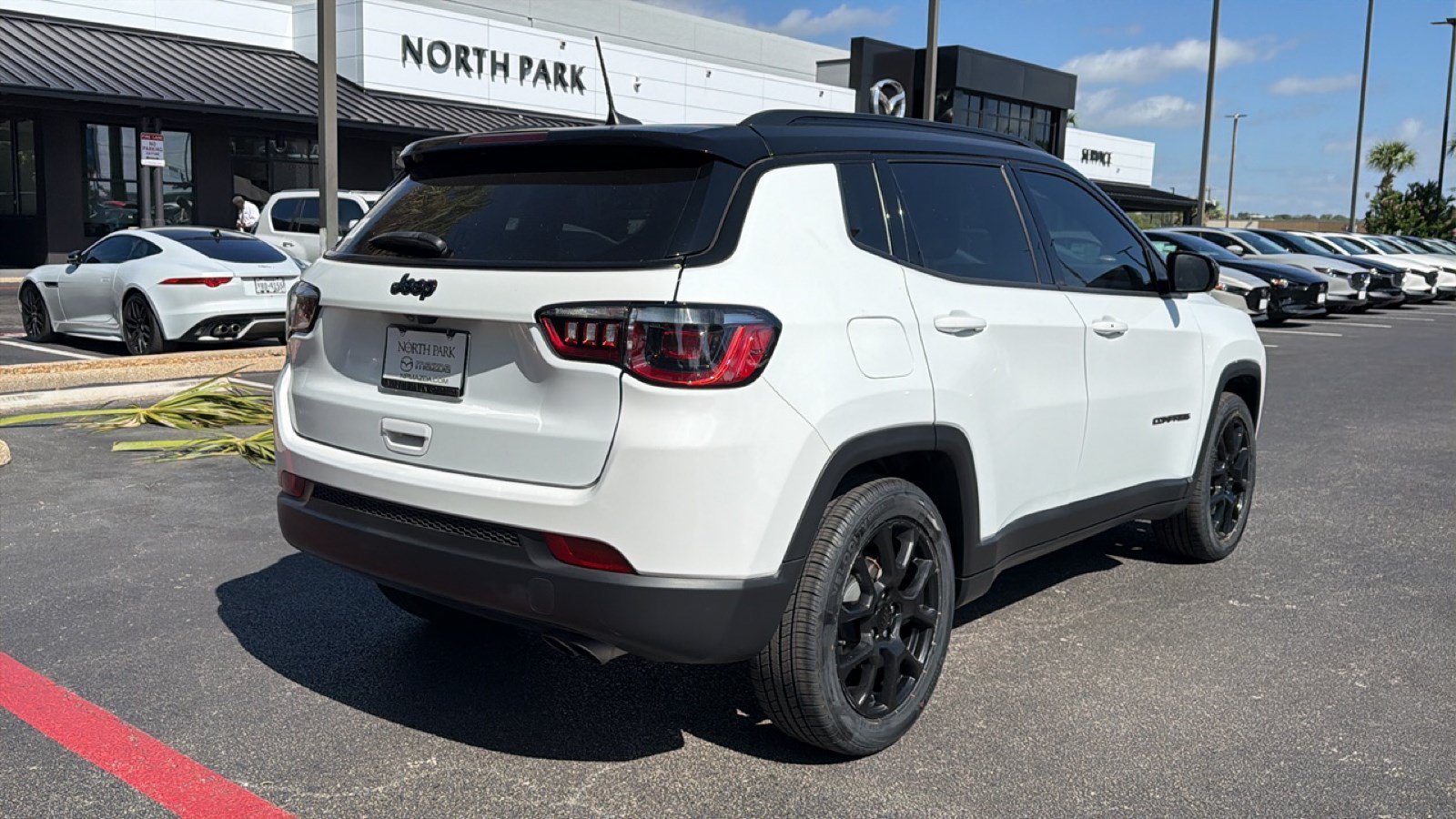 Used 2022 Jeep Compass Latitude FWD image 4