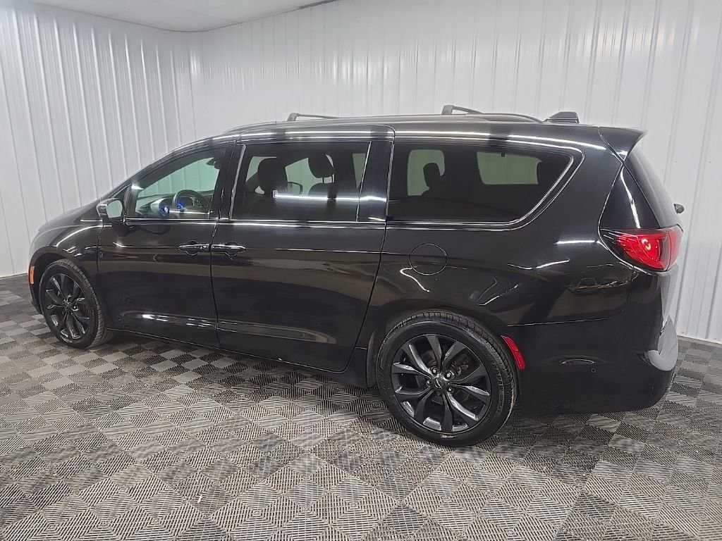 Used 2019 Chrysler Pacifica Limited w/ Advanced Safetytec Group image 4