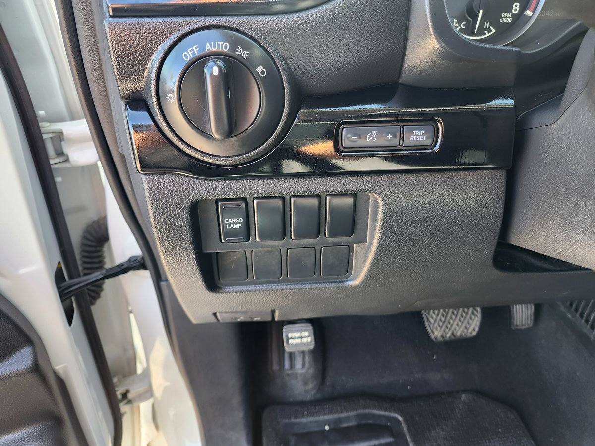 Used 2023 Nissan Titan SV RWD image 28
