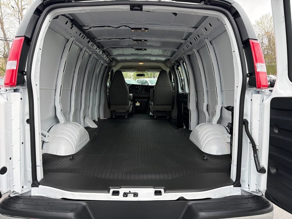 New 2026 GMC Savana 2500 Extended w/ Driver Convenience Package RWD image 20