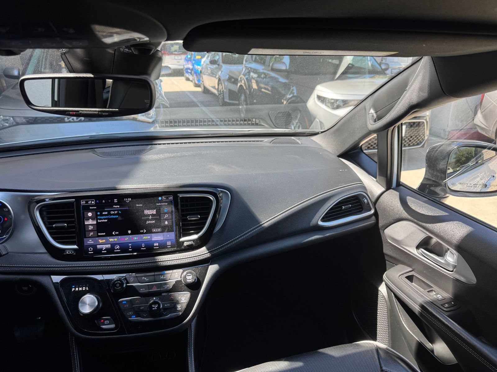 Used 2025 Chrysler Pacifica Limited FWD image 35