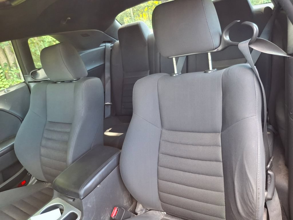 Used 2010 Dodge Challenger SE RWD image 10
