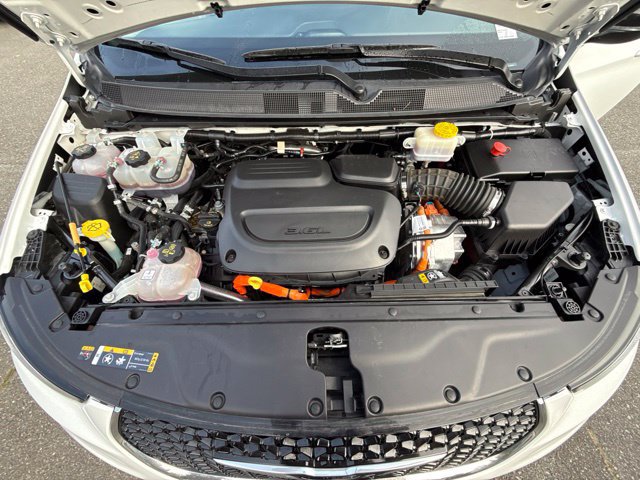 Used 2024 Chrysler Pacifica Limited FWD image 29