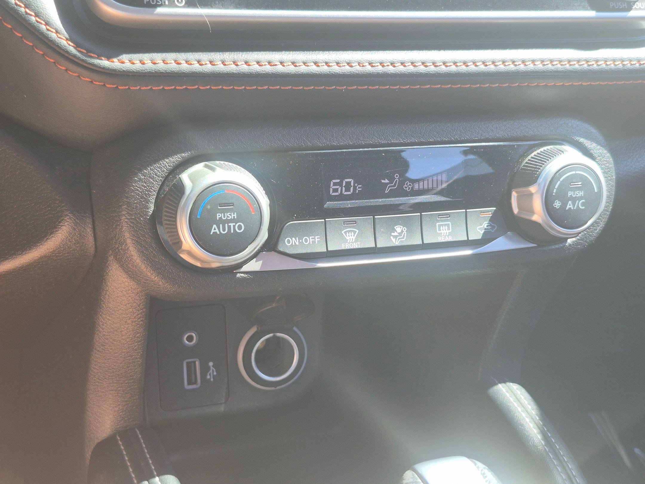 Used 2019 Nissan Kicks SR w/ Exterior Package FWD image 32