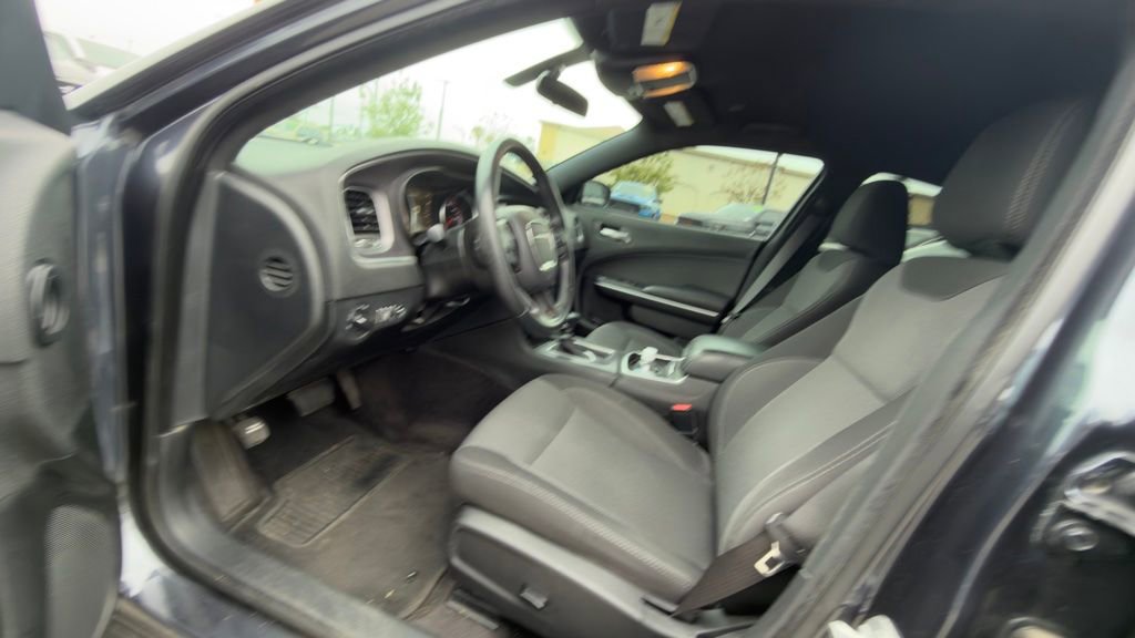 Used 2018 Dodge Charger SXT RWD image 7