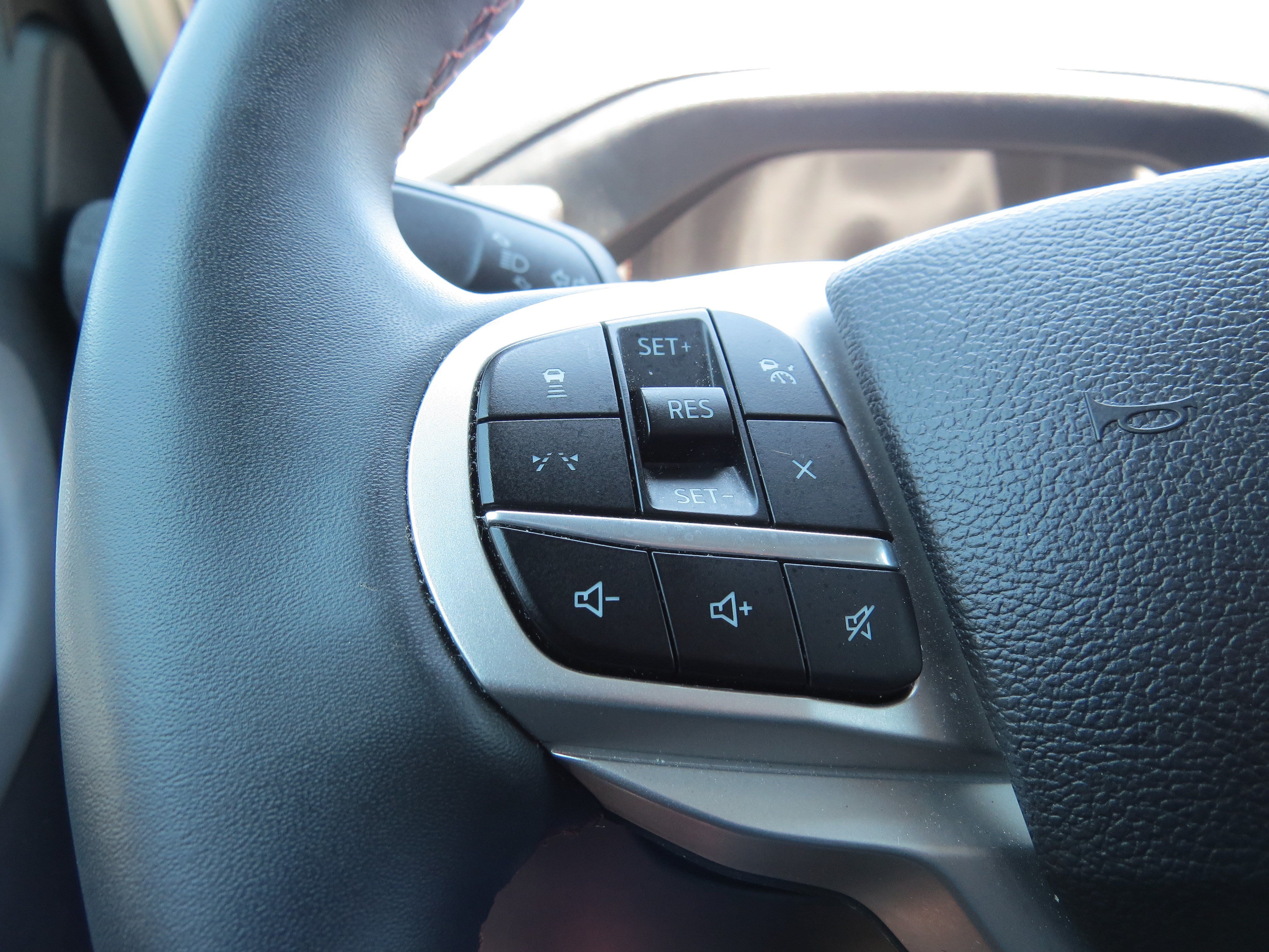Used 2025 Ford Explorer Active RWD image 18