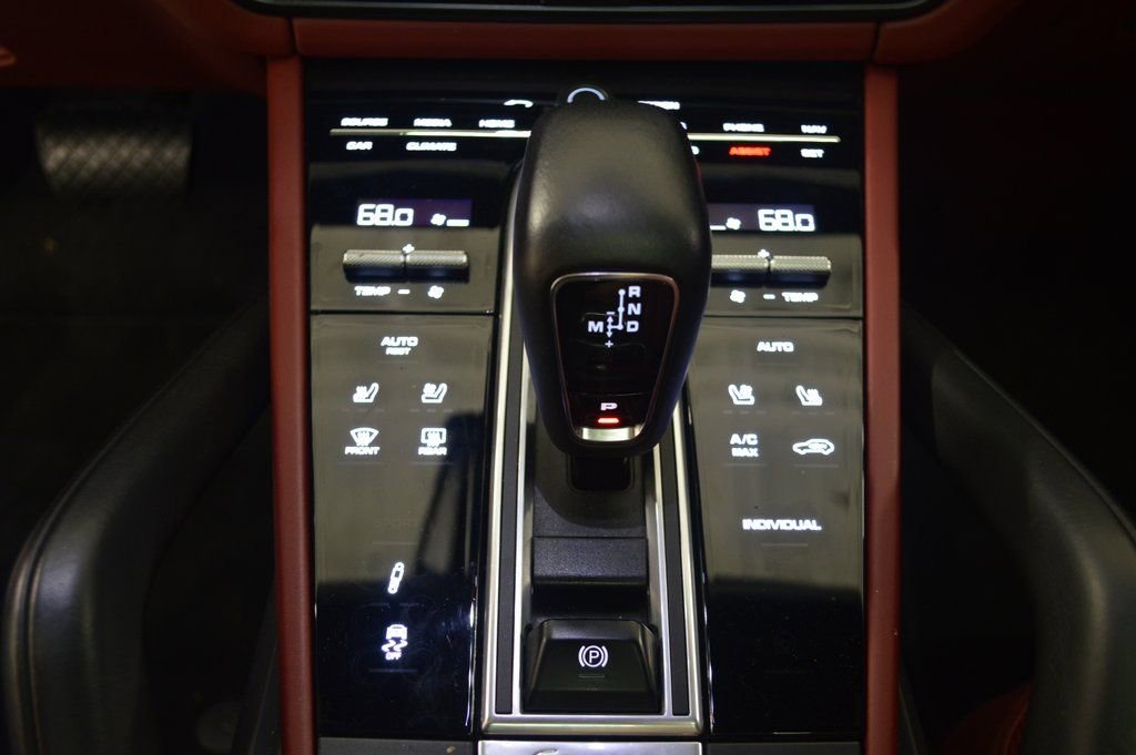 Certified 2023 Porsche Cayenne Platinum Edition image 33