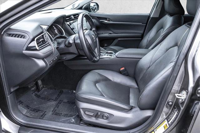 Used 2020 Toyota Camry XLE image 11