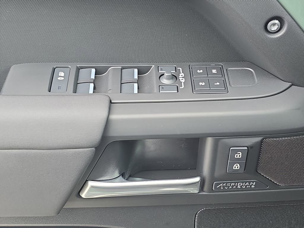 New 2026 Land Rover Defender 110 Trophy Edition AWD/4WD image 28